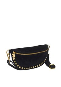 Sac en bandoulière en suède noir avec des clous dorés, fermeture zippée et bandoulière réglable. Forme arrondie, texture lisse et accents métalliques.
