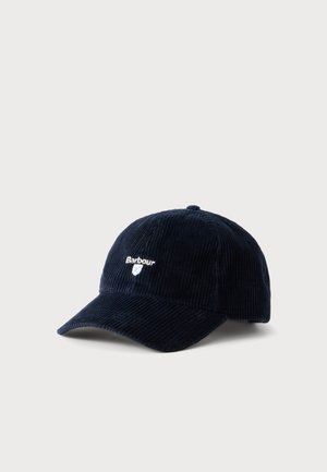 Donkerblauwe corduroy baseballpet met gebogen klep en wit Barbour-logo geborduurd aan de voorkant in het midden.