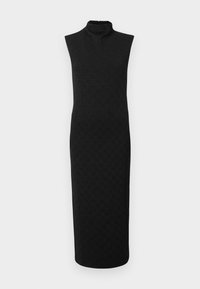 Svart ärmlös klänning med hög krage, tillverkad av textil med en präglad struktur, faller nedanför knäet med en rak silhuett.