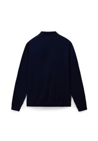 Maglione blu navy con maniche lunghe, colletto e orlo a coste. Tessuto liscio con maniche raglan e senza marchi o motivi visibili.