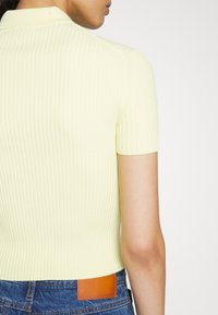HUGO Polotričko - yellow