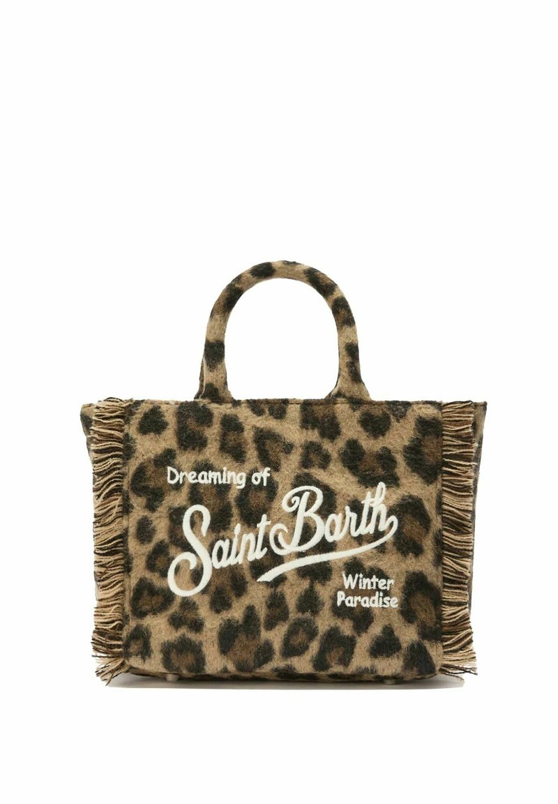Bolso de mano con estampado de leopardo y bordes con flecos, presenta "Soñando con el Paraíso Invernal de Saint Barth" en texto blanco en la parte frontal, fabricado en tejido suave.