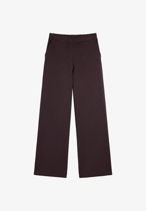 Ciemnobrązowe spodnie o szerokich nogawkach z elastycznym pasem, dwiema bocznymi kieszeniami, gładką fakturą i bez widocznych wzorów czy elementów metalowych.