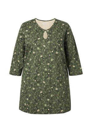 Grünes blumiges Tunika-Kleid mit drei Viertel-Ärmeln, Rundhalsausschnitt und verstreuten weißen und hellgrünen Blumenmustern.