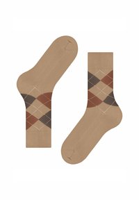 Ein Paar beiger Socken mit braunem, rostfarbenem und dunkelgrauem Argyle-Diamantmuster sowie weißen gepunkteten Linien im Knöchelbereich.