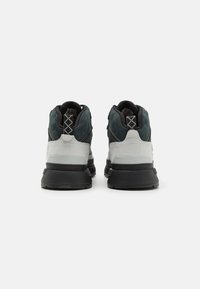 Timberland FIELD TREKKER - Vysoké tenisky - light grey