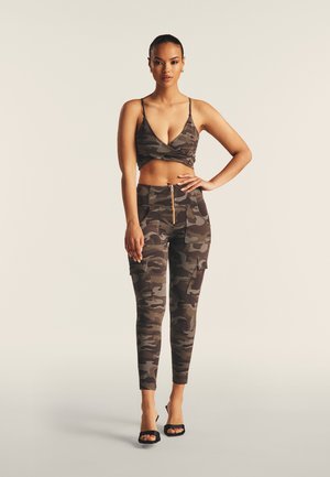 CROPPED FANTASIA CAMO CON INCROCI FRONTALI - Sujetadores deportivos con sujeción ligera - mimetic allover grey