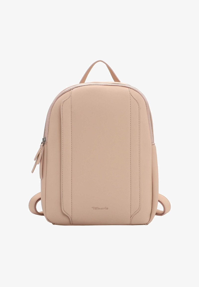 Lichtroze rugzak gemaakt van glad synthetisch materiaal, met een afgeronde vorm, bovenhandvat, zijbanden en een subtiel logo detail.