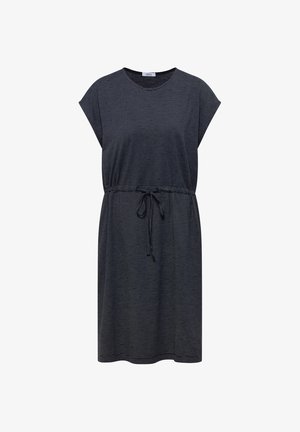 Robe à fines rayures noires et blanches, manches courtes, encolure ronde et ceinture à la taille.