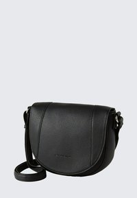 Borsa a tracolla nera in pelle con texture a granuli, pattina arrotondata, tracolla regolabile e dettagli in metallo argentato.