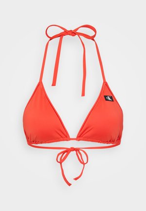 Roter Dreiecks-Bikini-Oberteil mit verstellbaren Bändern am Hals und Rücken, aus glattem synthetischen Material; mit einem kleinen schwarzen Logo-Tag.