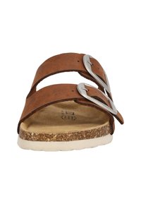 Bruine leren sandalen met twee verstelbare zilveren gespen, kurken voetbed en witte rubberen zool; minimalistisch ontwerp en open teenstijl.