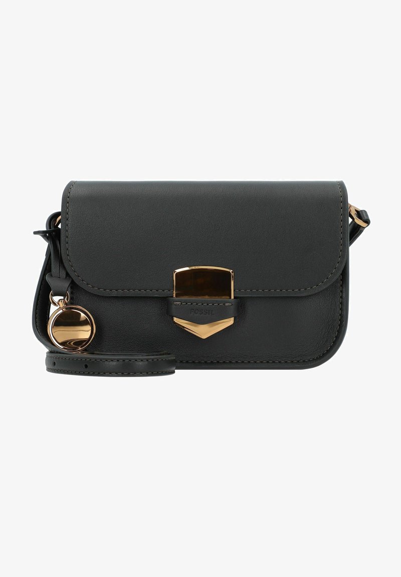 Schwarze Leder-Crossbody-Tasche mit Klappenverschluss, goldfarbenen Beschlägen und einem runden Schlüsselanhänger. Verfügt über eine strukturierte Form und ein minimalistisches Design.