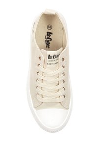 Beżowe trampki z płótna z białym gumowym noskiem i podeszwą, z siedmioma dziurkami na sznurówki z złotymi akcentami oraz markową wkładką. Rozmiar 38.