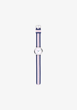 Montre analogique avec un boîtier rond en acier argenté, un cadran blanc, des index horaires roses, et un bracelet en tissu multicolore avec des rayures bleu foncé, rose clair et blanc.