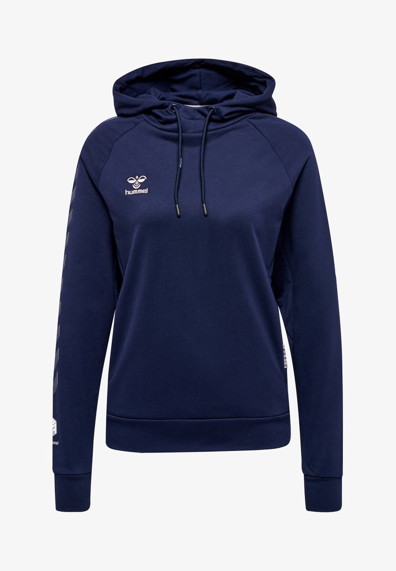 Granatowa bluza z kapturem, ze sznurkiem w kapturze, prążkowanymi mankietami i dołem. Posiada logo na klatce piersiowej oraz wzorzystą grafikę na rękawach.