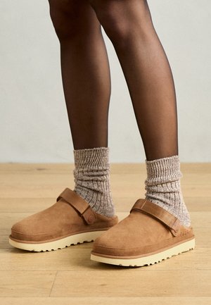 GOLDENSTAR - Slippers - chestnut