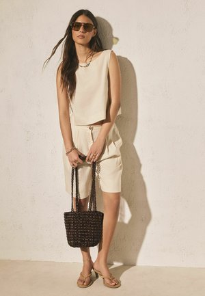 Next, WOODEN BEADED SHOULDER BAG . - Håndtasker - chocolate brown