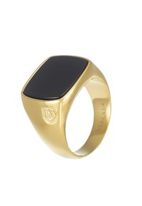 Guldfarvet herre ring med en firkantet sort onyks sten på toppen, glat finish og en subtil logoindgravering på siden.
