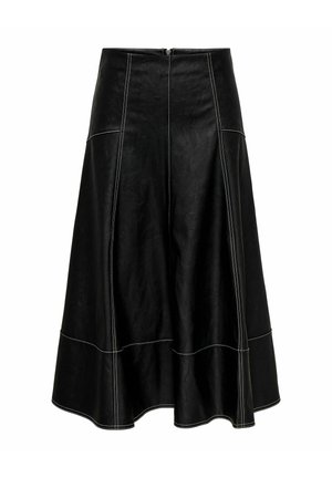 Falda de cuero negra con un diseño acampanado, que presenta detalles de costura blanca y un cierre de cremallera en la parte trasera. Textura suave, silueta a la altura de la rodilla.
