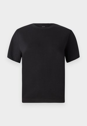 Melns īsām piedurknēm krekls, ar apaļu kakla izgriezumu, izgatavots no mīksta kokvilnas auduma, gluda tekstūra, minimālisma dizains bez rakstiem vai akcentiem.