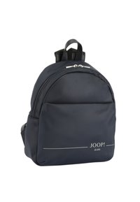 Morska najlonska nahrbtnik z zaobljeno obliko, z zadrgo in usnjenimi detajli. Na sprednji strani je logo "JOOP! JEANS" v srebrni barvi.