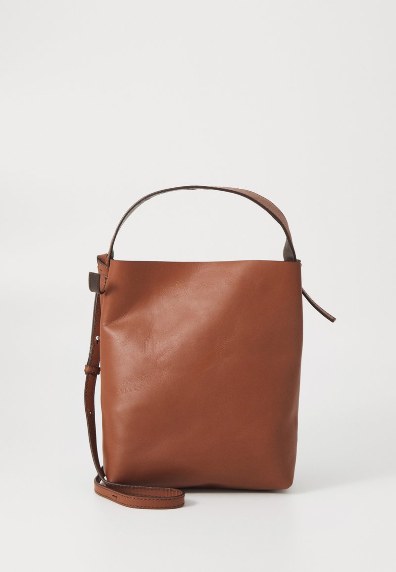 Becksöndergaard GLOSSY SMALL BAG - Bolso de mano - mocha brown