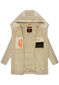 Beige geïsoleerde jas met een capuchon, met een pluche interieur, oranje accenten en logodetails op de binnenzakken.