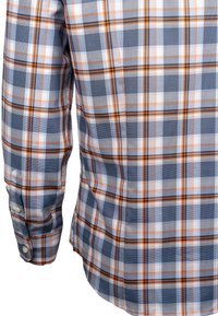 Męska koszula z długim rękawem w niebiesko-szaro-pomarańczową kratkę. Posiada mankiety zapinane na guziki oraz lekką plecioną tkaninę.