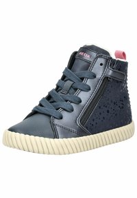 Wysokie sneakersy z granatowej skóry z teksturowanym ciemnoniebieskim panelem, elastycznymi sznurowadłami, bocznym zamkiem błyskawicznym oraz białą gumową podeszwą z rowkami.