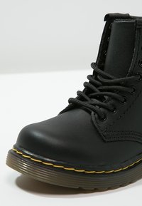 Dr. Martens 1460 T Softy - Stivaletti stringati - schwarz