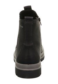 Stivaletti neri in pelle con finitura testurizzata, suola in gomma grigia, cerniera posteriore e linguetta per facilitare la calzata.