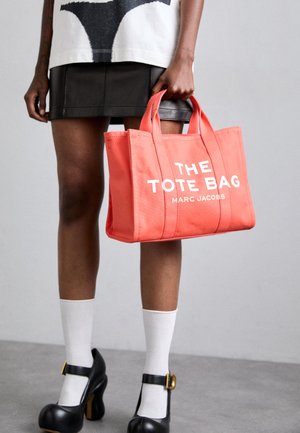 MARC JACOBS THE MEDIUM TOTE - Håndveske - electric orange