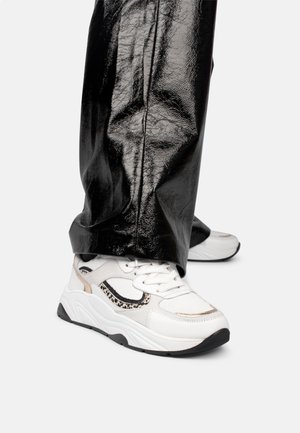 IVA  - Trainers - white with gold combination