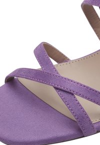 Tamaris Sandaalit nilkkaremmillä - light purple