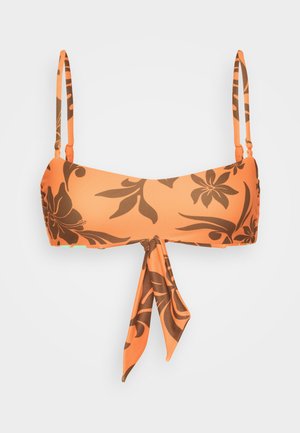 Pomarańczowy stanik bikini z kwiatowymi brązowymi wzorami, regulowanymi ramiączkami i wiązanym węzłem na środku. Gładki, elastyczny materiał.