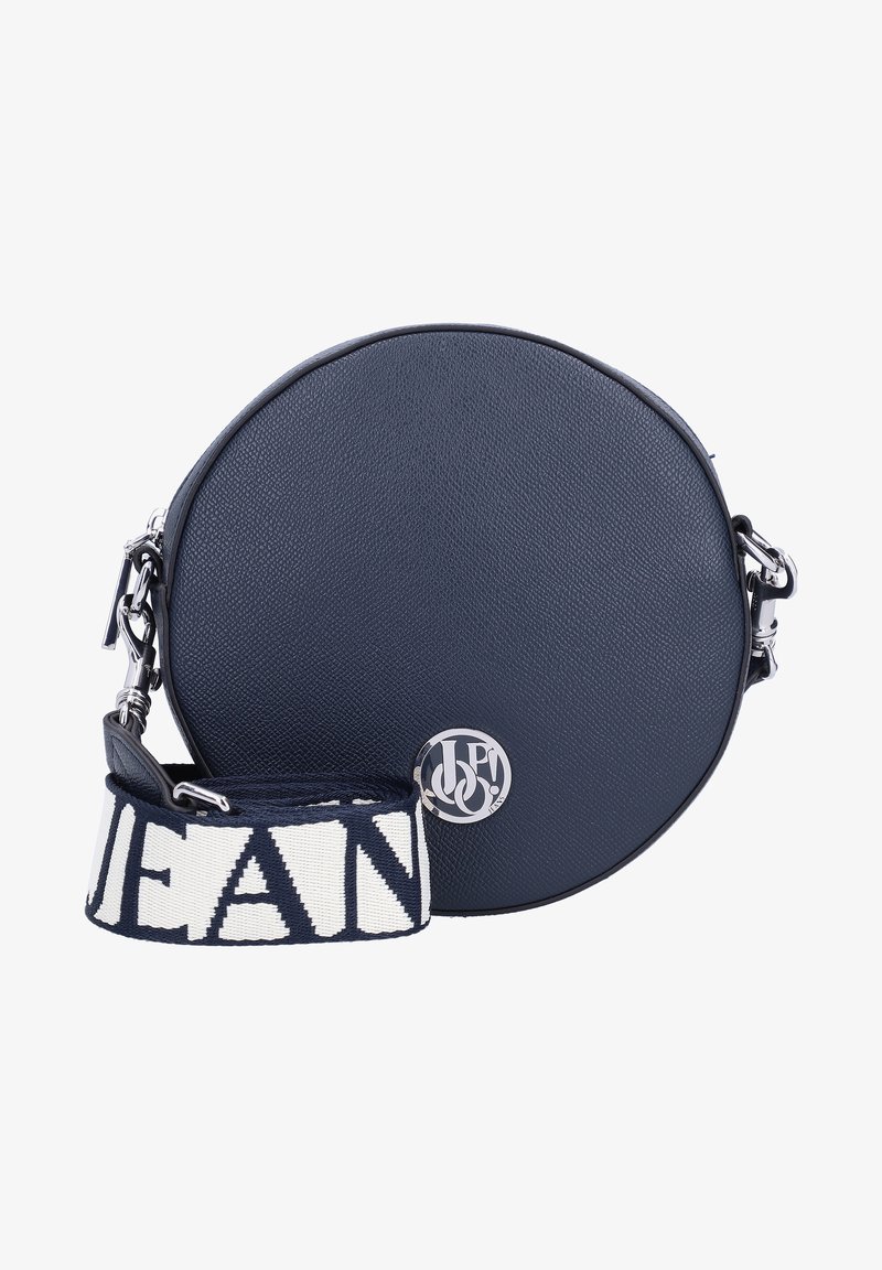 Borsa a tracolla rotonda in pelle blu navy con logo argentato e tracolla staccabile blu e bianca con design del testo grande.