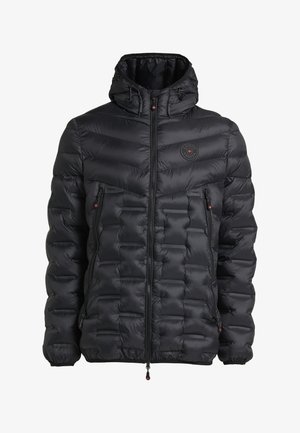 Schwarze Steppjacke mit Kapuze, mit gesteppten Abschnitten, Frontreißverschluss und Seitentaschen. Enthält ein Logo-Patch auf der Brust.