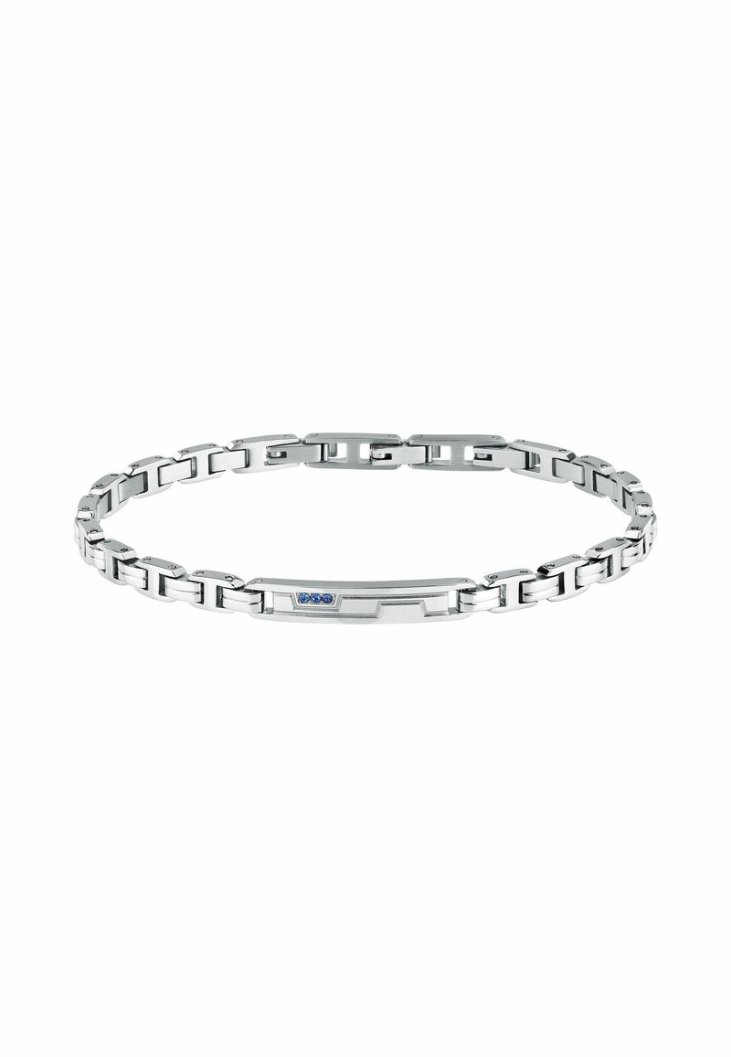 Bracciale in metallo argentato con anelli intrecciati, una placca centrale rettangolare con tre accenti blu, finitura lucida e design elegante.