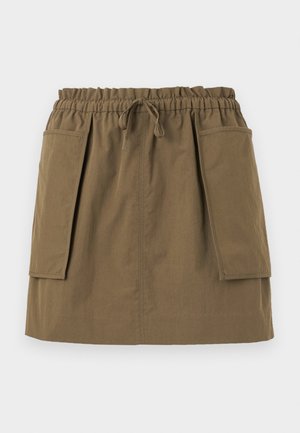 Maslinasto zelena, suknja do koljena s elastičnom waistband, špagom i dvije velike bočne džepove. Izrađena od lagane tkanine s vidljivim šavovima.