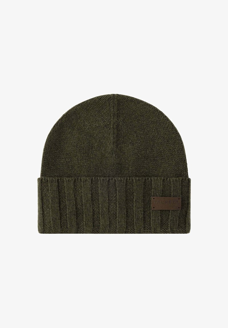 Gorro de punto acanalado en verde oscuro con puño doblado y una pequeña etiqueta rectangular marrón con la inscripción "Hackett" en el puño.