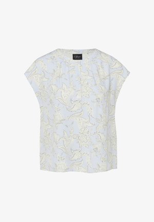 Lichtblauwe damesblouse met korte mouwen en crèmekleurig bloemen-paisleypatroon, ronde halslijn met een kleine plooi aan de voorkant.