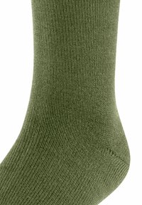 Zielona skarpetka z dzianiny o teksturowanym wzorze prążkowanym, z gładkim wykończeniem i zaokrąglonym palcem, zaprojektowana z myślą o komforcie i trwałości.