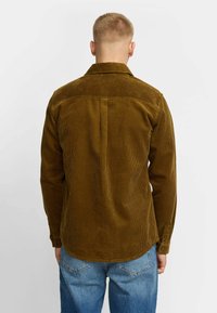 REVOLUTION Skjorter - dustbrown