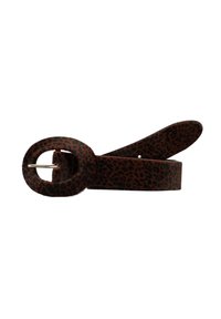 Cinturón de imitación de piel con estampado de leopardo en marrón y negro, con una hebilla redonda y un acabado suave. Presenta múltiples agujeros de ajuste a lo largo de la correa.