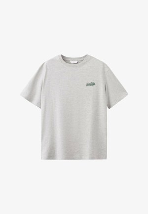 T-shirt en coton gris à manches courtes. Présente un petit logo vert "Heritage" sur la poitrine gauche. Design classique à col rond.