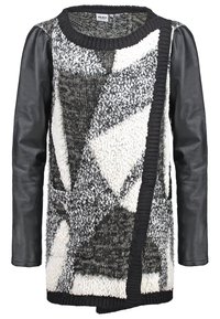 Pull long en tricot texturé noir et blanc avec motifs abstraits, bordure côtelée noire et manches longues en simili cuir noir.