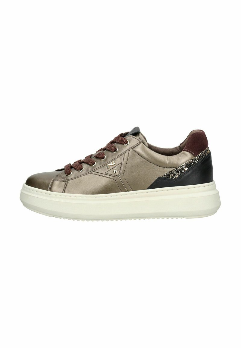 Metallic bronze sneakers med brune snørebånd, teksturerede side accenter og en sort hæl. Har en hvid sål og diskret logo detaljer.