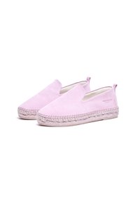 Scarpe slip-on in suede rosa chiaro con suola in juta intrecciata e piccola linguetta posteriore. Texture liscia con design a punta rotonda, senza lacci o parti metalliche visibili.