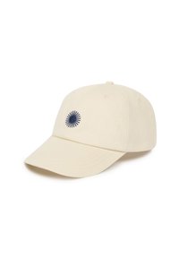 Crème-kleurige katoenen baseballcap met een marineblauwe zonnestraalborduurover de voorkant, gebogen klep en een verstelbare band aan de achterkant.